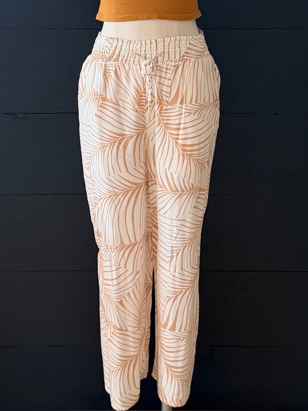 Roxy Cream Striped Crinkle Wide Leg Pants Size S Viscose EUC - Picture 6 of 14